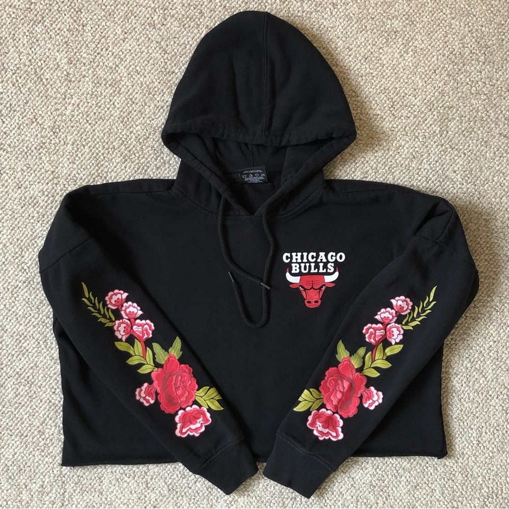 Chicago Bulls UNK Women’s Rose Floral Cropped Hoodie XS